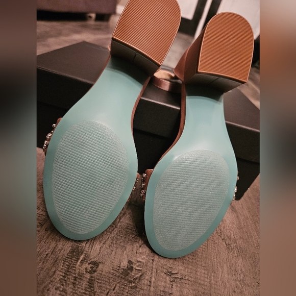 NWT Betsey Johnson Mel Rhinestone Champagne Block Heel Pumps - Picture 8 of 10